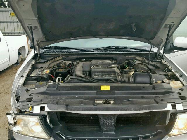 5LMEU27A4YLJ17460 - 2000 LINCOLN NAVIGATOR 银色 照片 7