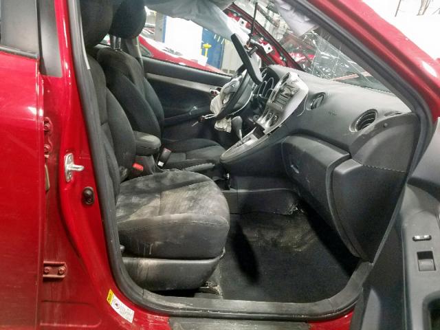 5Y2SP6E00AZ403635 - 2010 PONTIAC VIBE RED photo 5