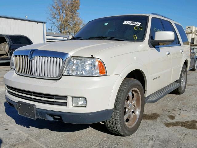 5LMFU28546LJ20099 - 2006 LINCOLN NAVIGATOR 白色 照片 2