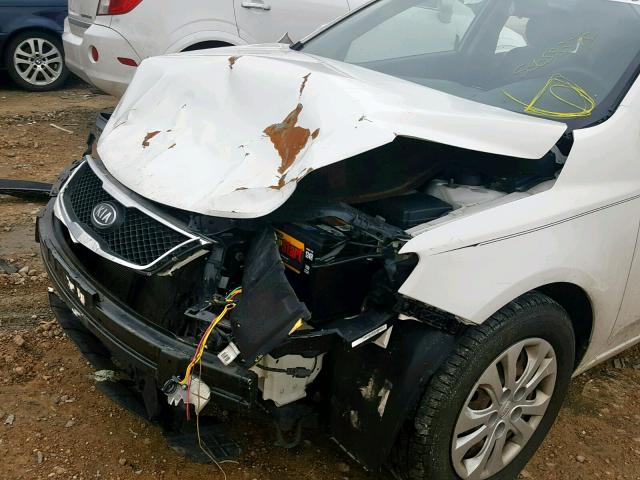 KNAFU4A20A5824099 - 2010 KIA FORTE EX WHITE photo 9