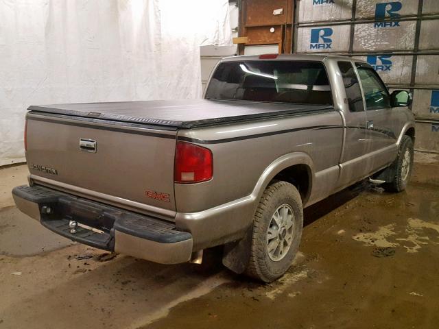 1GTDT19W228224719 - 2002 GMC SONOMA GOLD photo 4