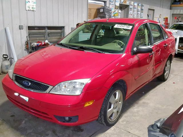 1FAHP34N37W275560 - 2007 FORD FOCUS ZX4 RED photo 2