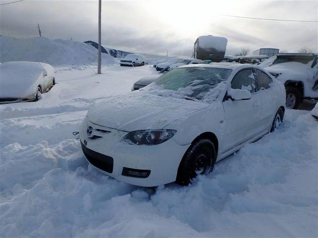 JM1BK323971633838 - 2007 MAZDA 3 S WHITE photo 2