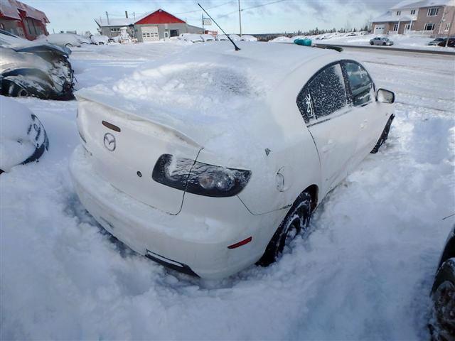 JM1BK323971633838 - 2007 MAZDA 3 S WHITE photo 4