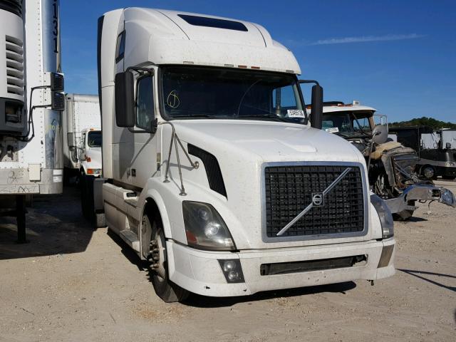 4V4NC9EH6BN294420 - 2011 VOLVO VN VNL WHITE photo 1