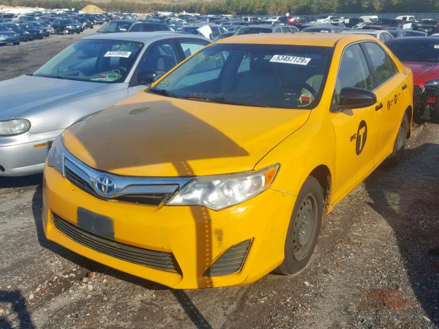 4T1BD1FK8EU140711 - 2014 TOYOTA CAMRY HYBR YELLOW photo 2