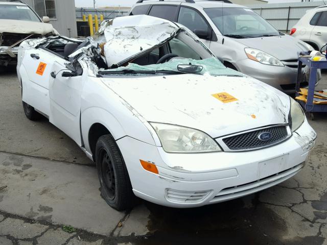 1FAFP34N15W292569 - 2005 FORD FOCUS ZX4 WHITE photo 1