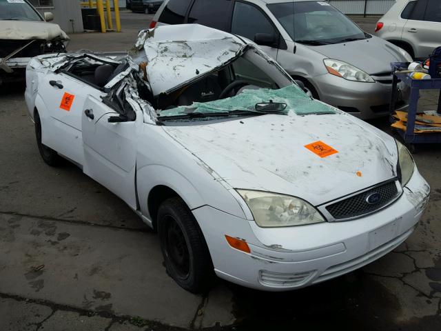 1FAFP34N15W292569 - 2005 FORD FOCUS ZX4 WHITE photo 9