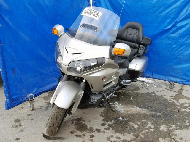 JH2SC68N2GK200287 - 2016 HONDA GL1800 ABS SILVER photo 2