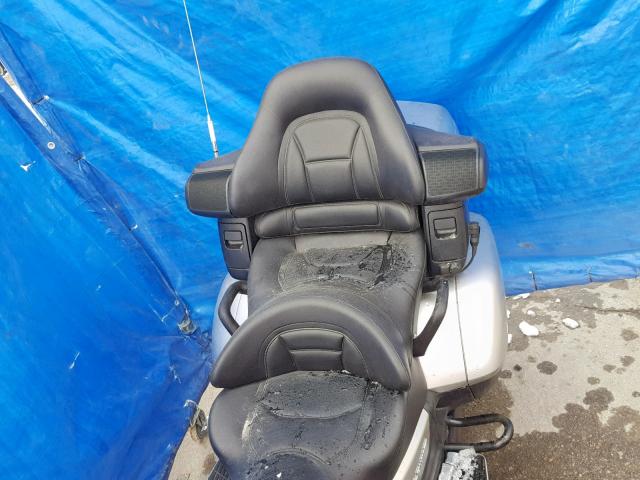 JH2SC68N2GK200287 - 2016 HONDA GL1800 ABS SILVER photo 6