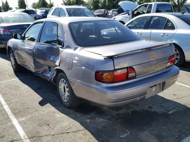 4T1BG12KXTU796452 - 1996 TOYOTA CAMRY DX GRAY photo 3