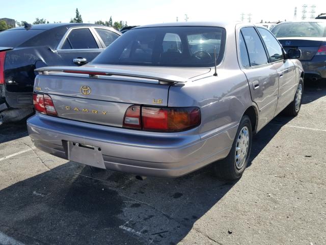 4T1BG12KXTU796452 - 1996 TOYOTA CAMRY DX GRAY photo 4