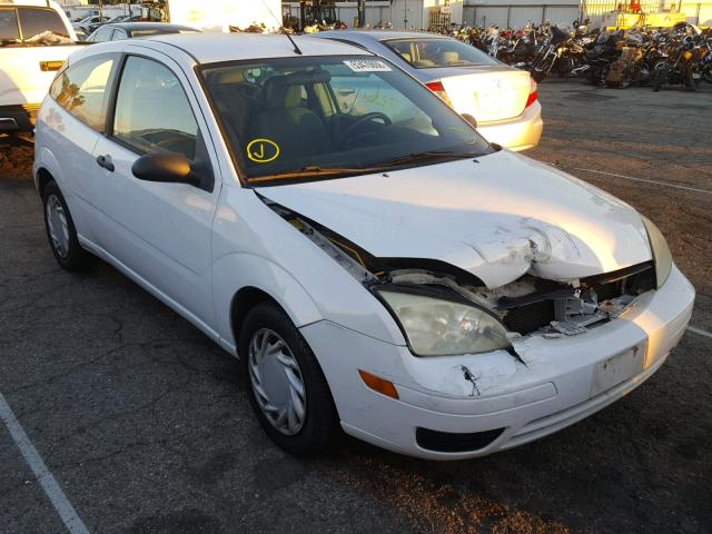 3FAFP31N35R139277 - 2005 FORD FOCUS ZX3 WHITE photo 1