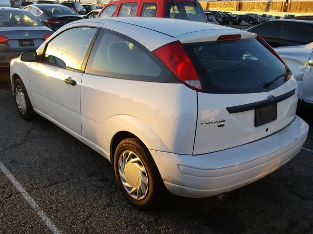 3FAFP31N35R139277 - 2005 FORD FOCUS ZX3 WHITE photo 3