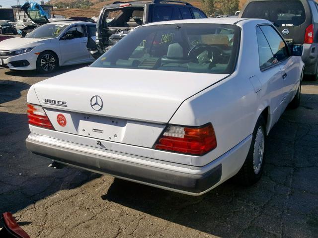 WDBEA51D7NB721654 - 1992 MERCEDES-BENZ 300 CE WHITE photo 4