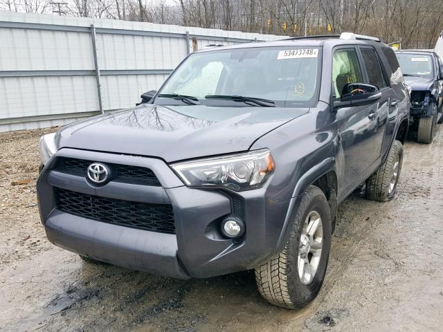 JTEBU5JR9J5543841 - 2018 TOYOTA 4RUNNER SR GRAY photo 2