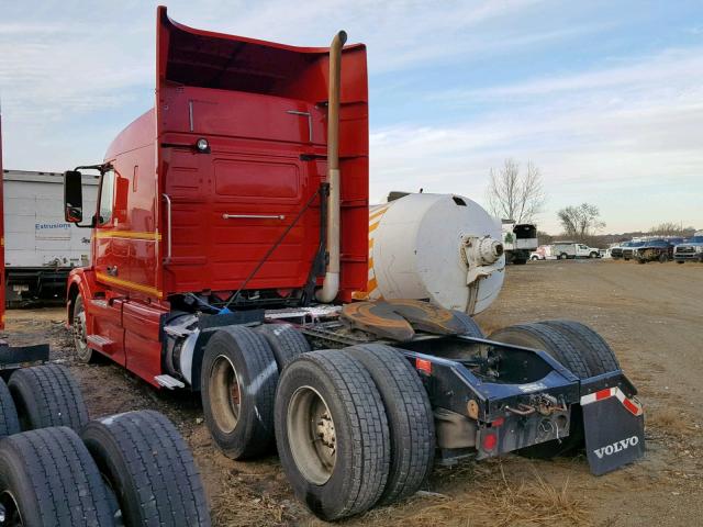 4V4NC9EG2DN131791 - 2013 VOLVO DIESEL RED photo 3