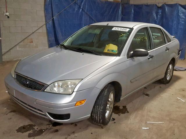 1FAFP34N97W232848 - 2007 FORD FOCUS ZX4 SILVER photo 2