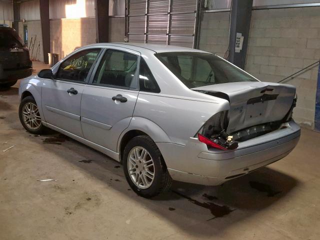 1FAFP34N97W232848 - 2007 FORD FOCUS ZX4 SILVER photo 3