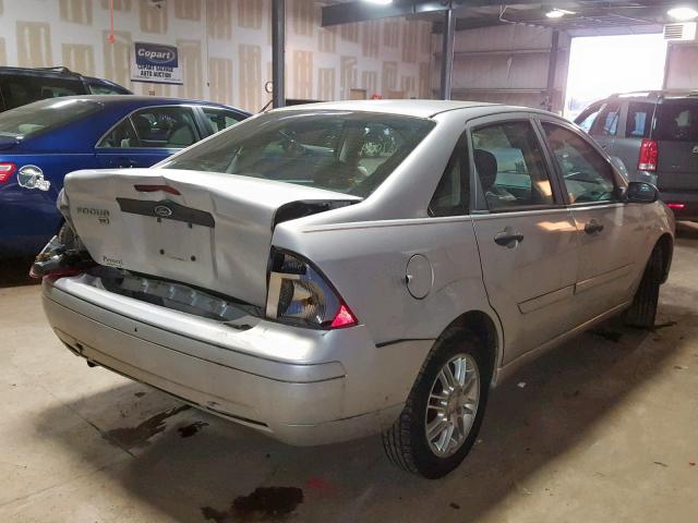 1FAFP34N97W232848 - 2007 FORD FOCUS ZX4 SILVER photo 4