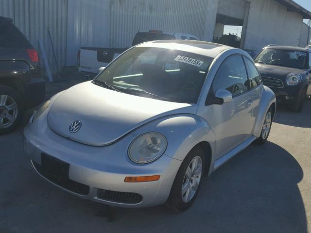 3VWRG31C67M521144 - 2007 VOLKSWAGEN NEW BEETLE SILVER photo 2