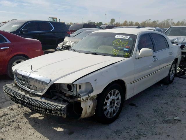 1LNHM81V27Y612028 - 2007 LINCOLN TOWN CAR S WHITE photo 2