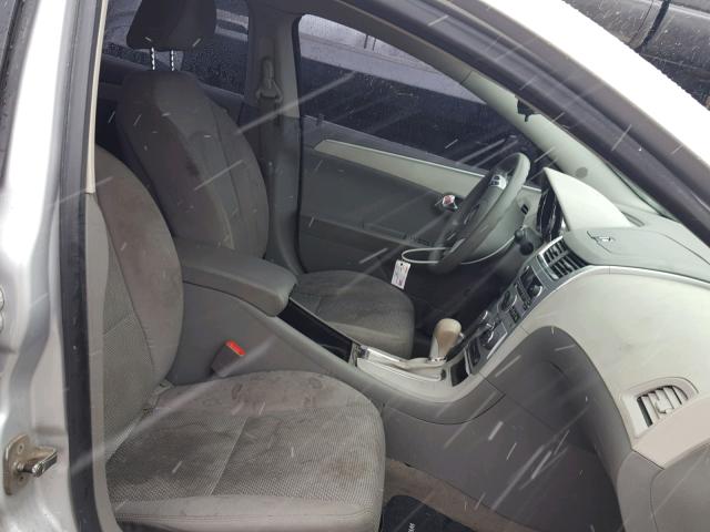 1G1ZB5E1XBF368615 - 2011 CHEVROLET MALIBU LS ვერცხლისფერი ფოტო 5