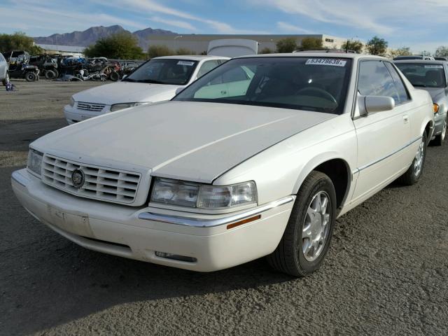 1G6ET1291VU605453 - 1997 CADILLAC ELDORADO T WHITE photo 2