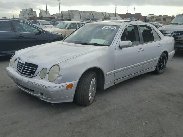 WDBJF65JXYB016244 - 2000 MERCEDES-BENZ E 320 SILVER photo 2