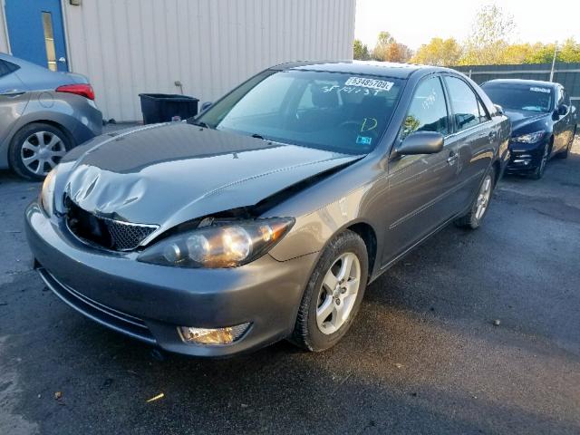 4T1BE32K55U637004 - 2005 TOYOTA CAMRY LE GRAY photo 2
