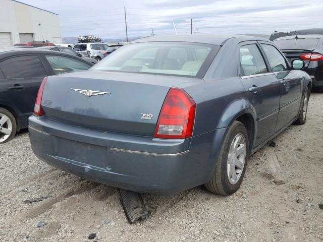 2C3JA53G75H184710 - 2005 CHRYSLER 300 TOURIN BLUE photo 4