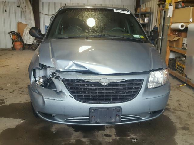 1C4GJ25BX3B115845 - 2003 CHRYSLER VOYAGER BLUE photo 9