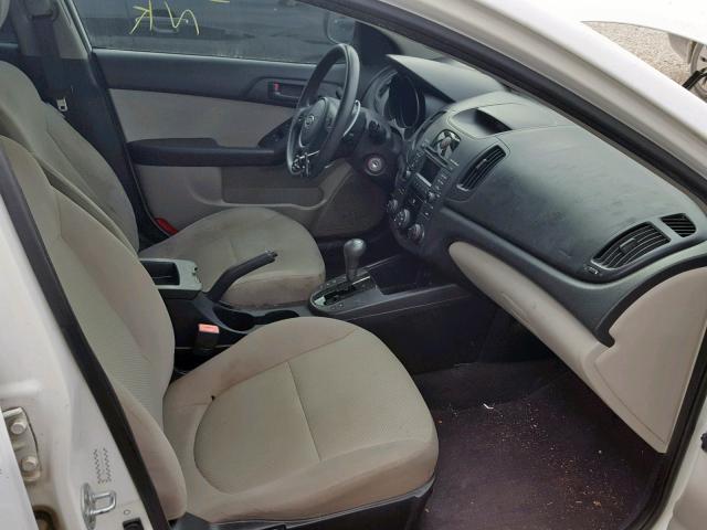 KNAFU4A28A5072068 - 2010 KIA FORTE EX WHITE photo 5