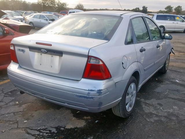 1FAFP34N37W321928 - 2007 FORD FOCUS ZX4 SILVER photo 4