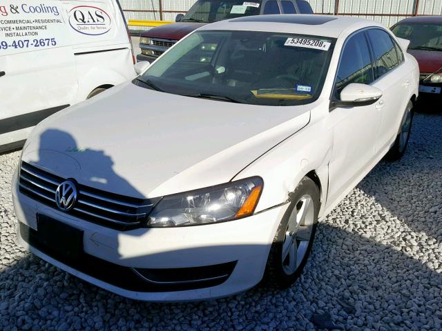 1VWBH7A36CC065924 - 2012 VOLKSWAGEN PASSAT SE WHITE photo 2