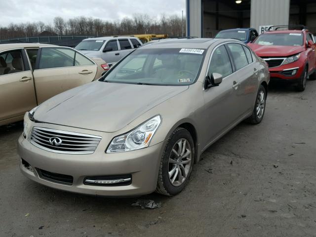 JNKCV61F59M357151 - 2009 INFINITI G37 GOLD photo 2