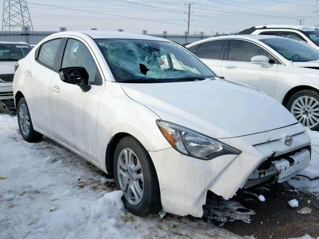 3MYDLBZV5GY103581 - 2016 TOYOTA SCION IA WHITE photo 1