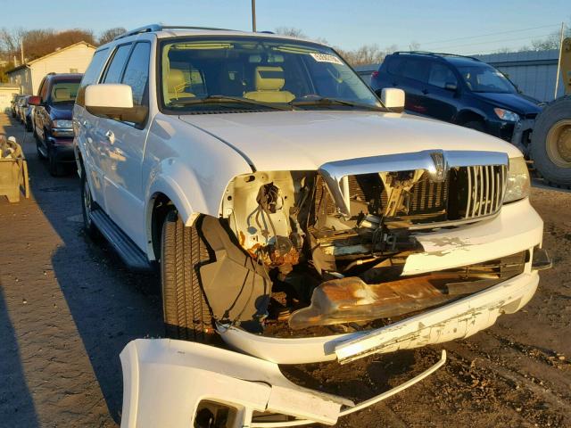 5LMFU28565LJ14447 - 2005 LINCOLN NAVIGATOR Ақ фото 1