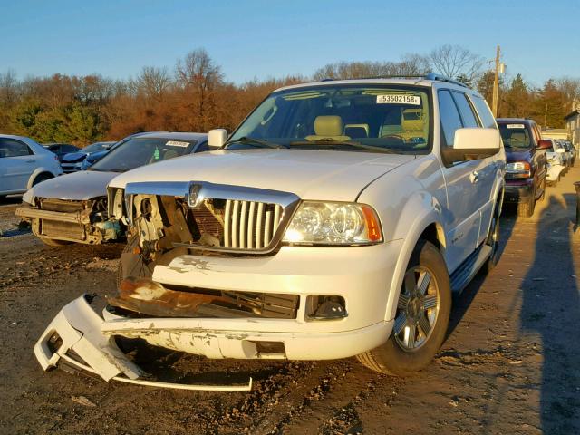 5LMFU28565LJ14447 - 2005 LINCOLN NAVIGATOR Ақ фото 2