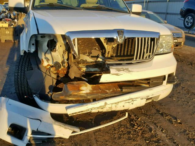 5LMFU28565LJ14447 - 2005 LINCOLN NAVIGATOR Ақ фото 9