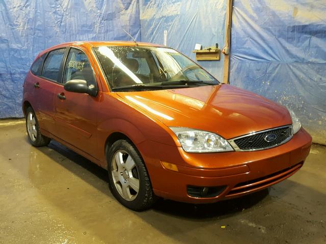 3FAFP37N85R137418 - 2005 FORD FOCUS ZX5 ORANGE photo 1