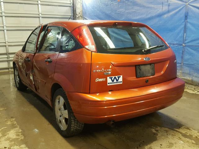 3FAFP37N85R137418 - 2005 FORD FOCUS ZX5 ORANGE photo 3