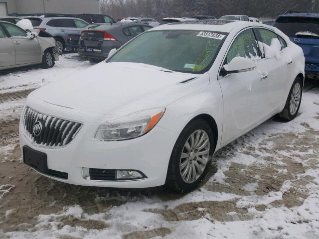 2G4GS5EKXC9125979 - 2012 BUICK REGAL PREM WHITE photo 2