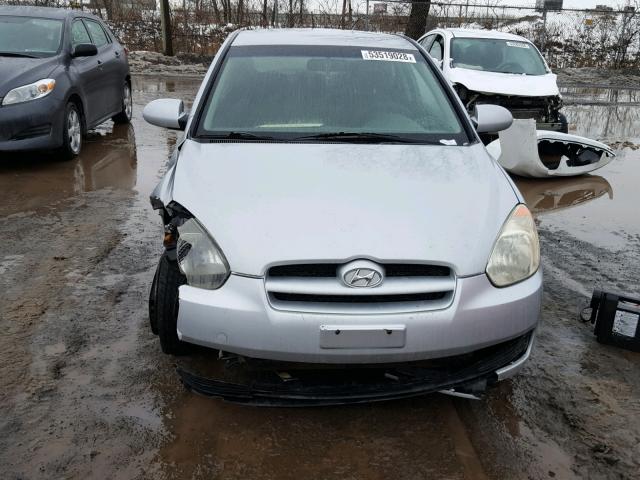 KMHCN35C18U095803 - 2008 HYUNDAI ACCENT BAS SILVER photo 9