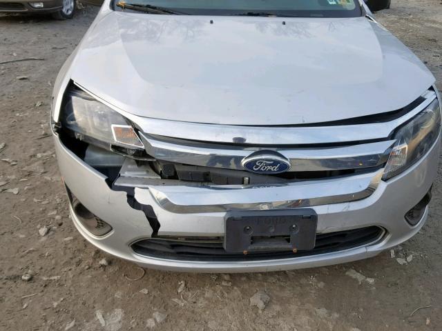 3FAHP0GA4BR168116 - 2011 FORD FUSION S SILVER photo 9