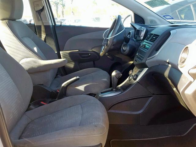 1G1JA5SHXE4194112 - 2014 CHEVROLET SONIC LS ვერცხლისფერი ფოტო 5