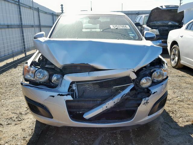 1G1JA5SHXE4194112 - 2014 CHEVROLET SONIC LS ვერცხლისფერი ფოტო 9