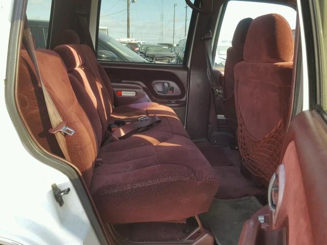 1GKEC13RXXJ716507 - 1999 GMC YUKON WHITE photo 6