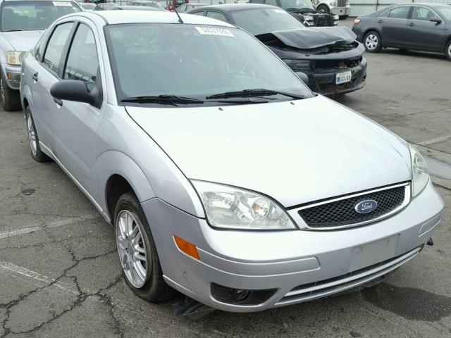 1FAHP34N07W184858 - 2007 FORD FOCUS ZX4 SILVER photo 1