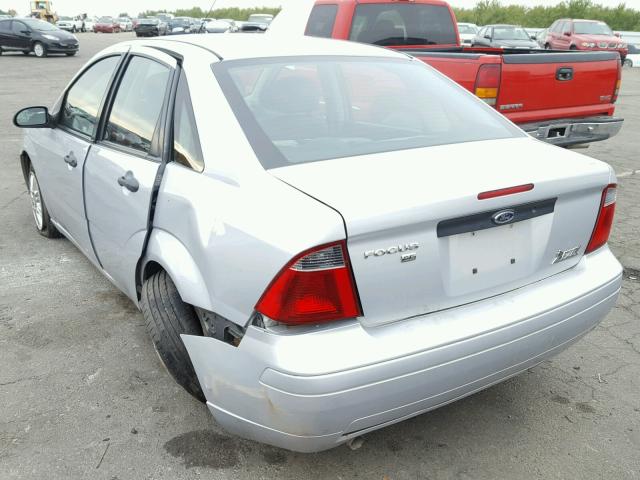 1FAHP34N07W184858 - 2007 FORD FOCUS ZX4 SILVER photo 3